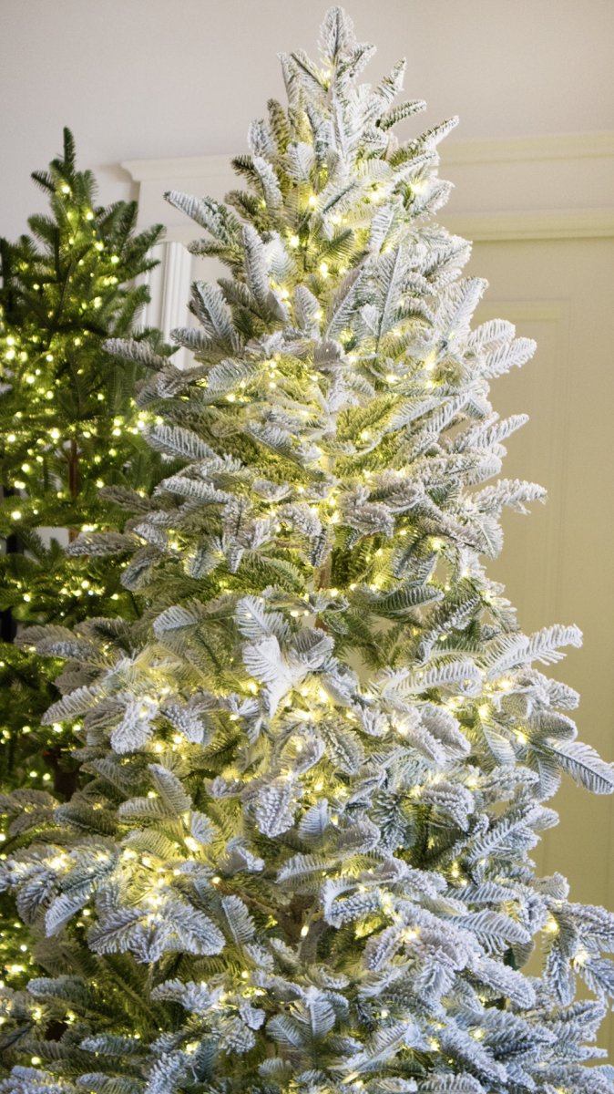 Albero di Natale Rockefeller Slim Innevato by Salvatore Izzo 210CM - 2200LED integrati | Xone - Perrone Shop