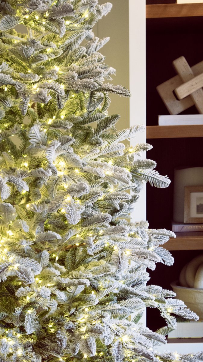 Albero di Natale Rockefeller Slim Innevato by Salvatore Izzo 210CM - 2200LED integrati | Xone - Perrone Shop