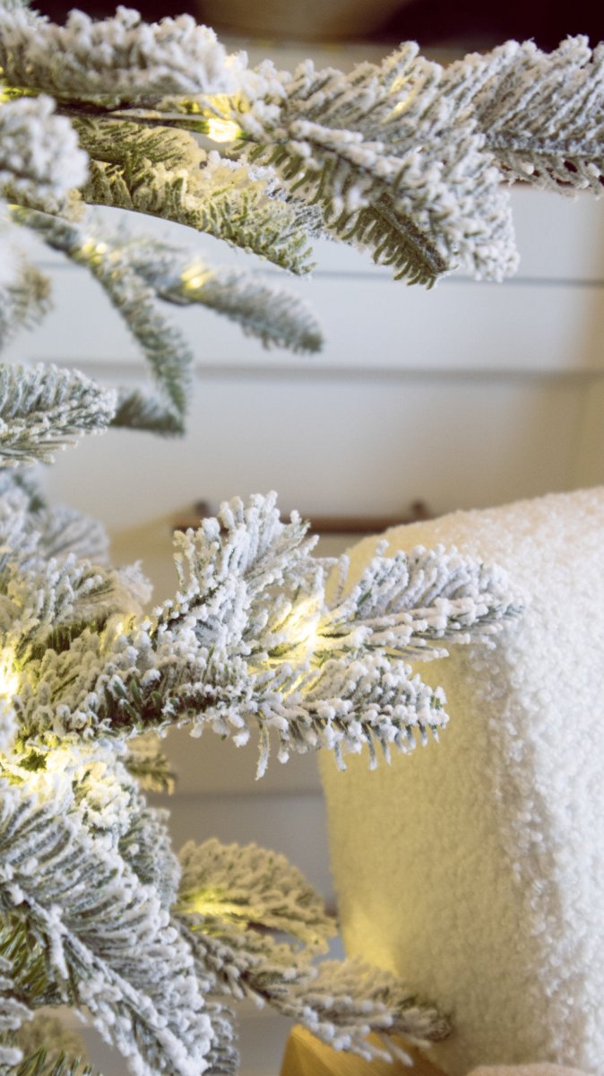 Albero di Natale Rockefeller Slim Innevato by Salvatore Izzo 210CM - 2200LED integrati | Xone - Perrone Shop