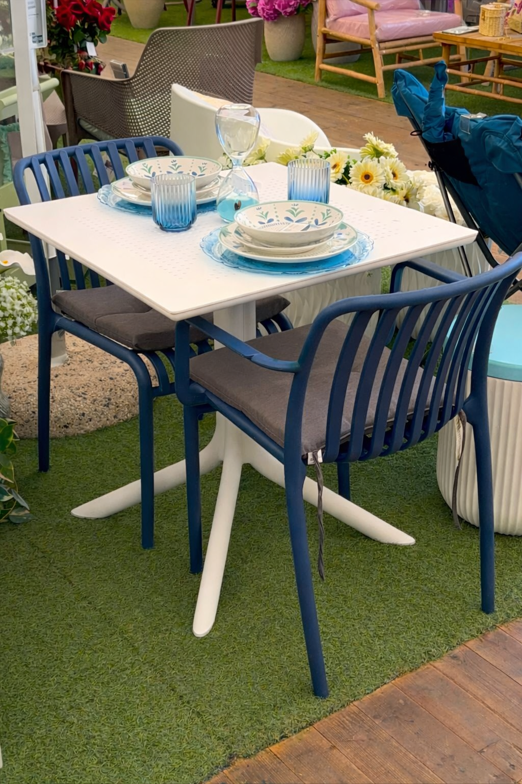 Sedia da giardino con braccioli in polipropilene colorata Ines Xone