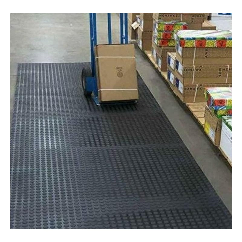 Pavimento bullonato antiscivolo in PVC nero